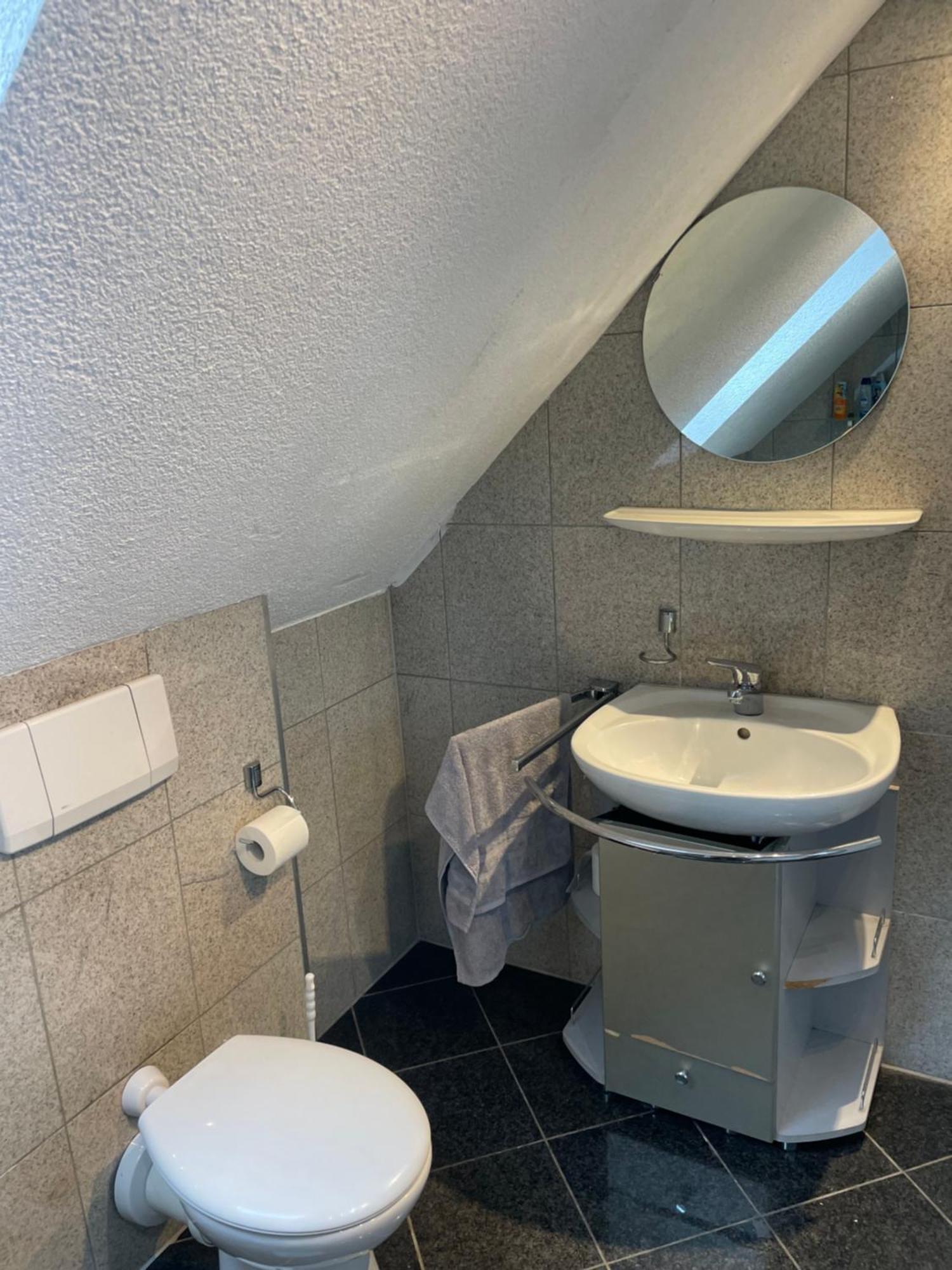 Haus Dambacher - Arbeiter-Monteurzimmer Nuertingen Buitenkant foto
